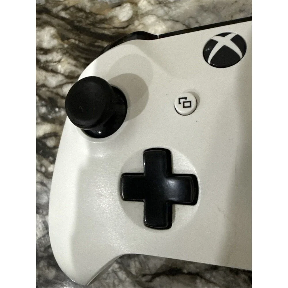 Microsoft Xbox One Wireless Controller White 1708 FOR PARTS ONLY